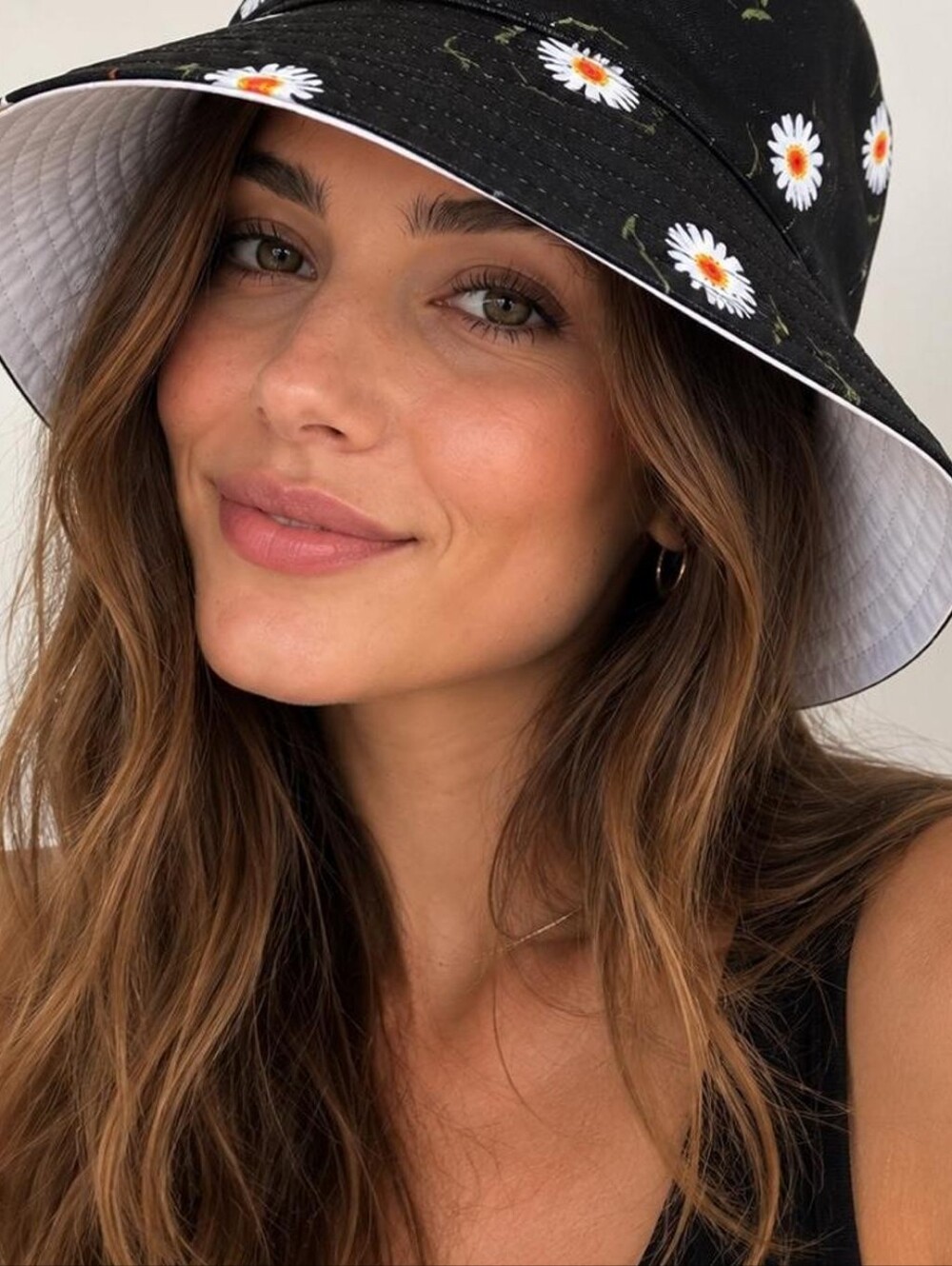Alice + Olivia Black Daisy Print Reversible Bucket Hat | NWT